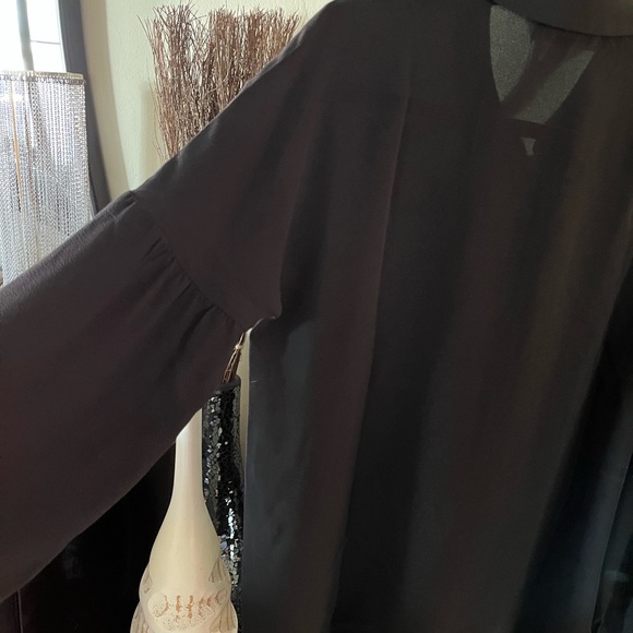 NWOT MICHAEL Michael Kors Black Collared Gold Zipper Blouse. Size Medium - Picture 4 of 9